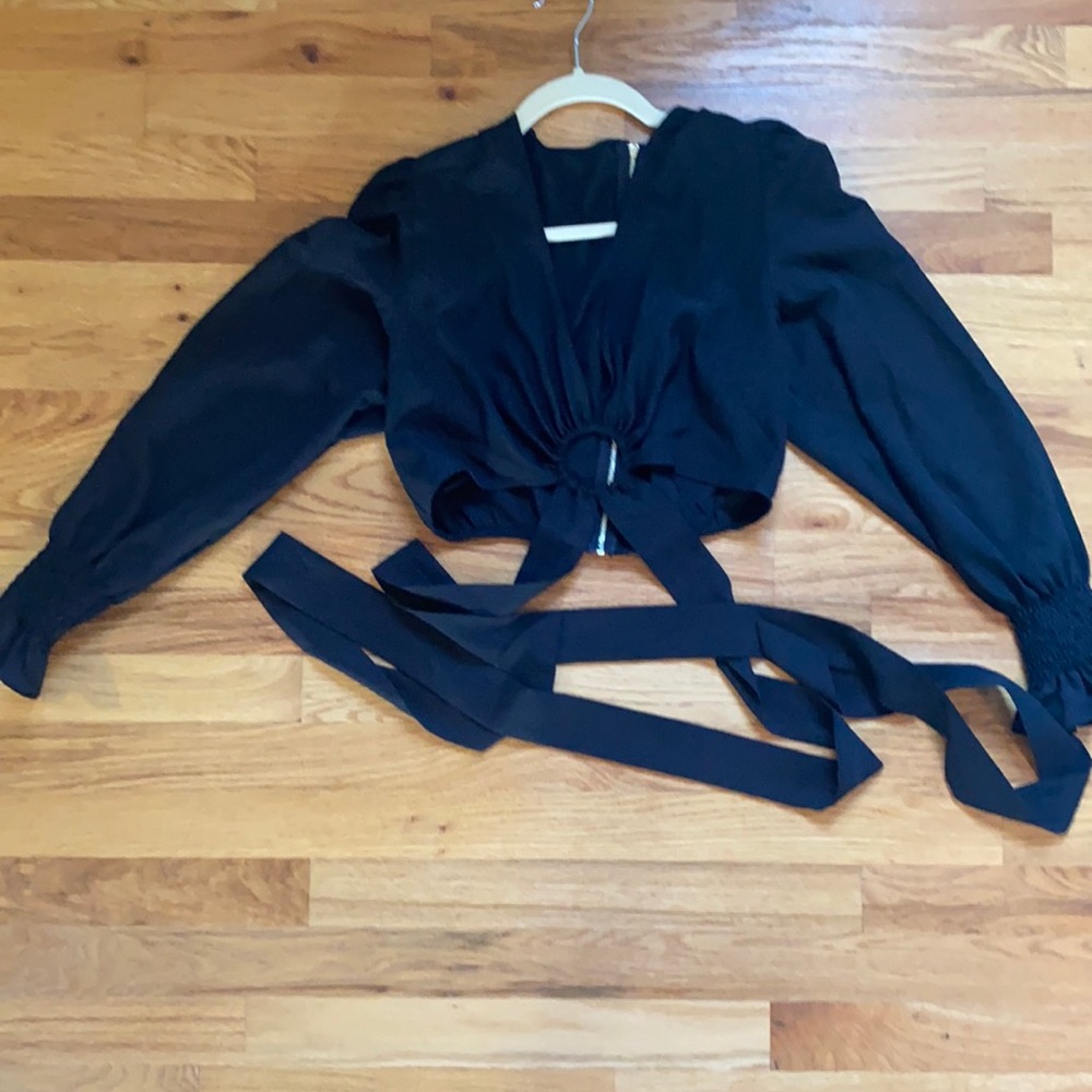 Black long sleeve crop top
